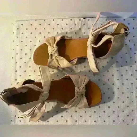 Bow Tie Ugg Sandals - Picture 2 of 9